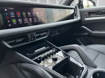 PORSCHE Cayenne S E-Hybrid Bose HUD Massage Pano 360