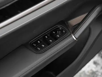 PORSCHE Cayenne S Coupe HeadUp InnoDrive Beifahrerdispla