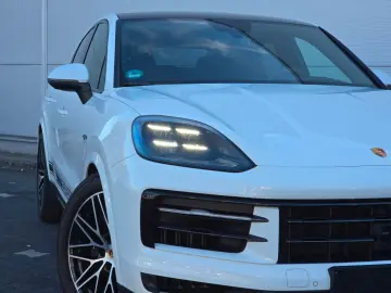 PORSCHE Cayenne Coupe E-Hybrid (Porsche Approved)