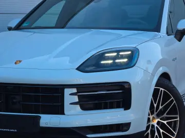 PORSCHE Cayenne Coupe E-Hybrid (Porsche Approved)