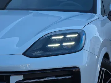 PORSCHE Cayenne Coupe E-Hybrid (Porsche Approved)