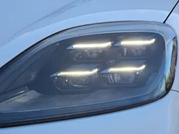 PORSCHE Cayenne Coupe E-Hybrid (Porsche Approved)
