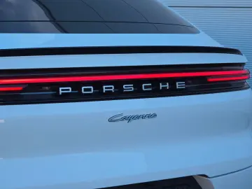 PORSCHE Cayenne Coupe E-Hybrid (Porsche Approved)