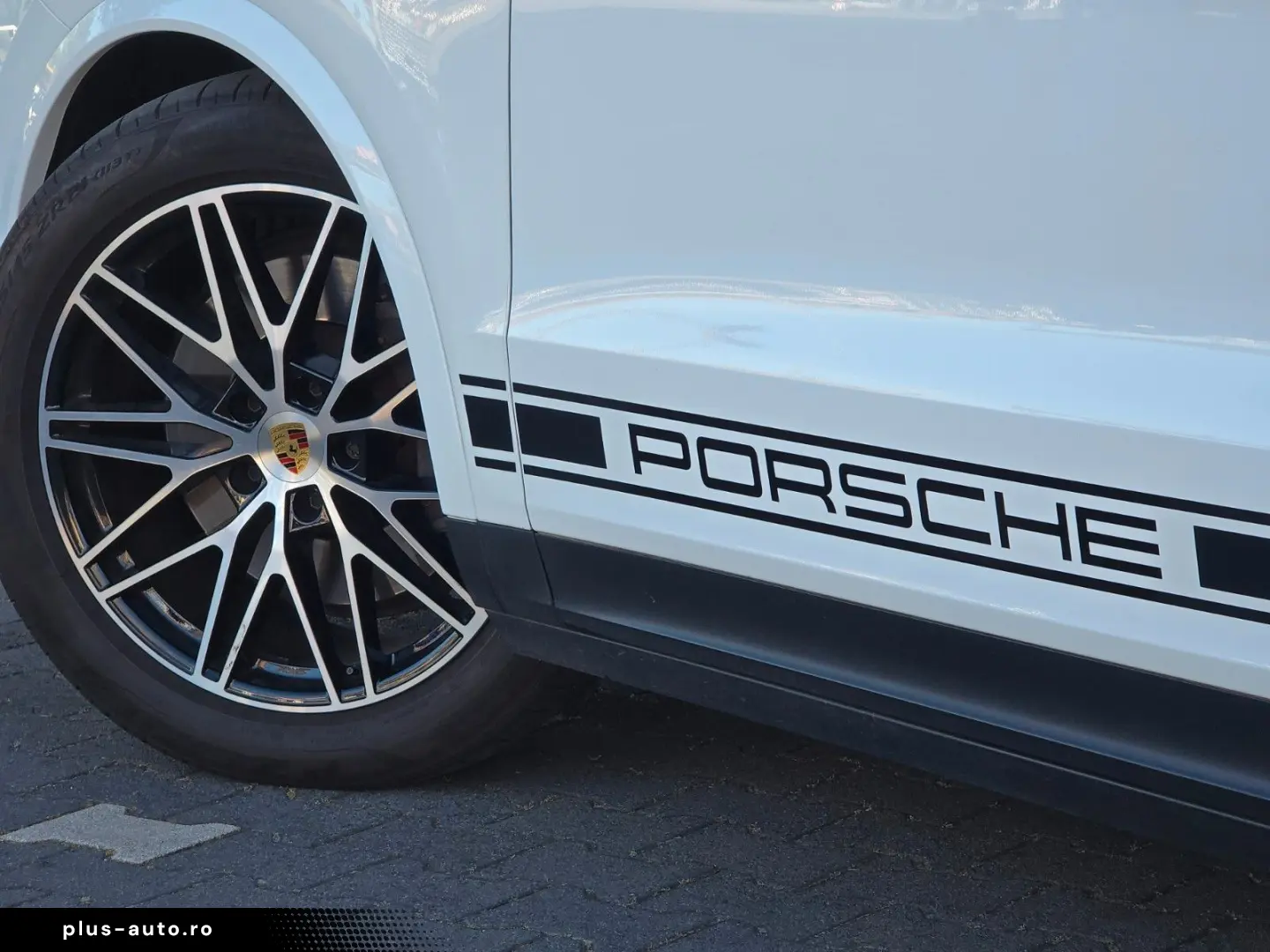 PORSCHE Cayenne Coupe E-Hybrid (Porsche Approved)