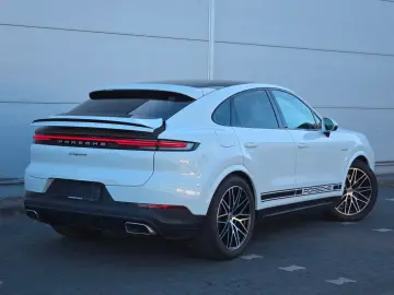 PORSCHE Cayenne Coupe E-Hybrid (Porsche Approved)