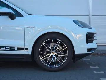 PORSCHE Cayenne Coupe E-Hybrid (Porsche Approved)