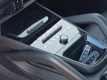 PORSCHE Cayenne Coupe E-Hybrid (Porsche Approved)