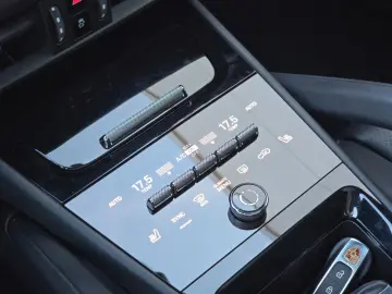 PORSCHE Cayenne Coupe E-Hybrid (Porsche Approved)