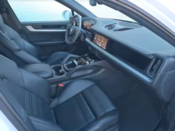 PORSCHE Cayenne Coupe E-Hybrid (Porsche Approved)