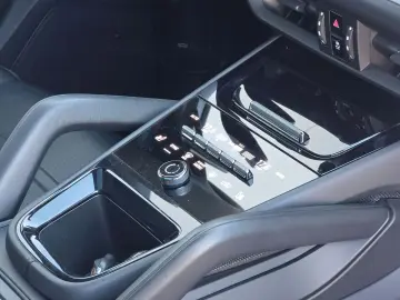 PORSCHE Cayenne Coupe E-Hybrid (Porsche Approved)