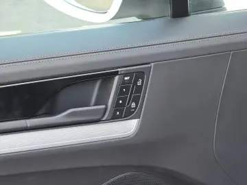 PORSCHE Cayenne Coupe E-Hybrid (Porsche Approved)