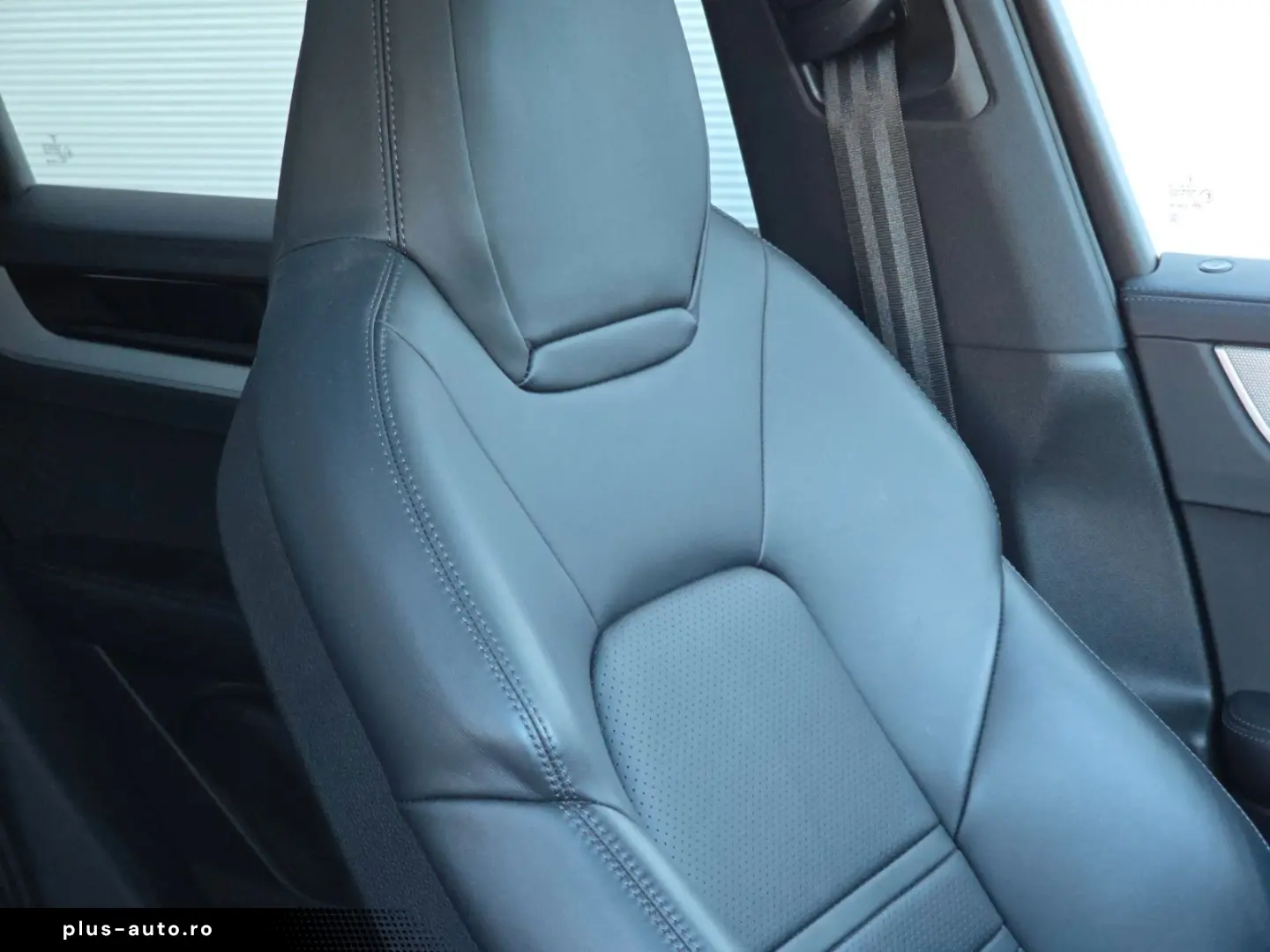 PORSCHE Cayenne Coupe E-Hybrid (Porsche Approved)