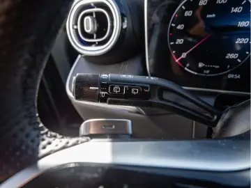 MERCEDES-BENZ GLC 300 de 4M AMG Sport Distr. LED