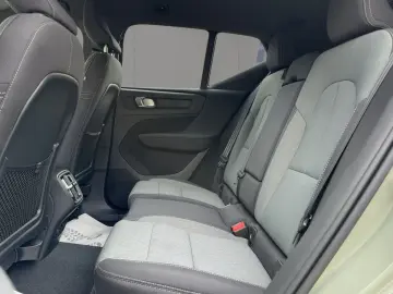 VOLVO XC40 B3 2WD Plus Dark   Memory  360 Grad