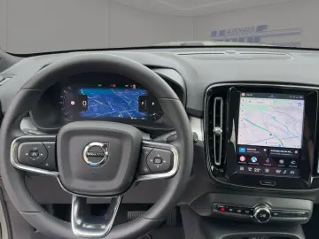 VOLVO XC40 B3 2WD Plus Dark   Memory  360 Grad