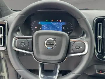VOLVO XC40 B3 2WD Plus Dark   Memory  360 Grad