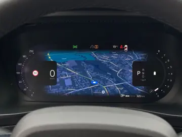VOLVO XC40 B3 2WD Plus Dark   Memory  360 Grad