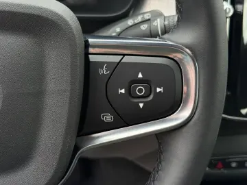 VOLVO XC40 B3 2WD Plus Dark   Memory  360 Grad