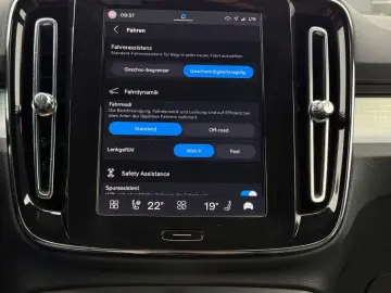 VOLVO XC40 B3 2WD Plus Dark   Memory  360 Grad