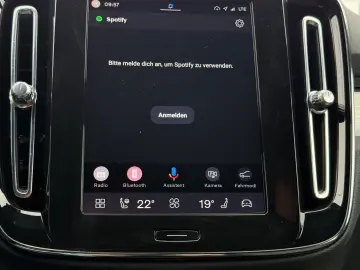 VOLVO XC40 B3 2WD Plus Dark   Memory  360 Grad