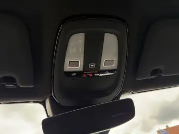 VOLVO XC40 B3 2WD Plus Dark   Memory  360 Grad