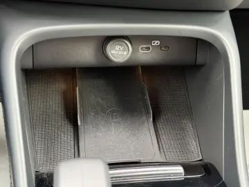 VOLVO XC40 B3 2WD Plus Dark   Memory  360 Grad