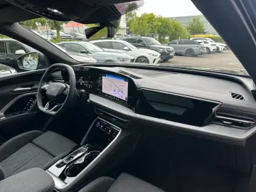 AUDI Q5 2.0 TDI QUATTRO S-LINE