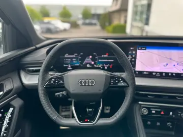 AUDI Q5 2.0 TDI QUATTRO S-LINE