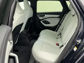 AUDI A6 Avant 2.0TDI quattro S tronic Matrix Pano ACC