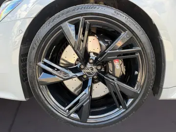 AUDI RS6 Avant 4.0 V8 TFSI AHK Pano 360  B&O Standhei