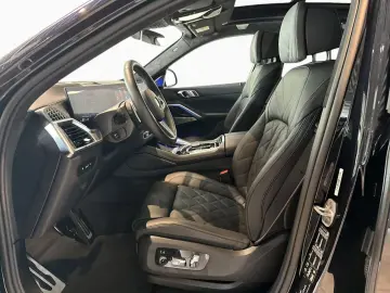 BMW X6 M60i M PRO DAPr Pano B W 22