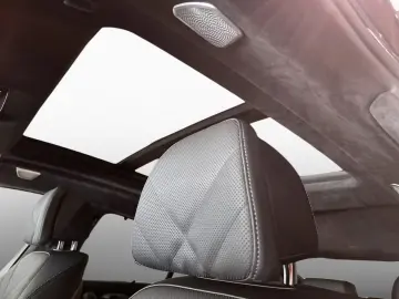 BMW X6 M60i M PRO DAPr Pano B W 22