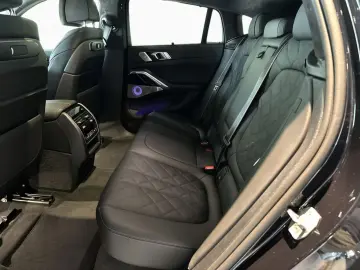 BMW X6 M60i M PRO DAPr Pano B W 22