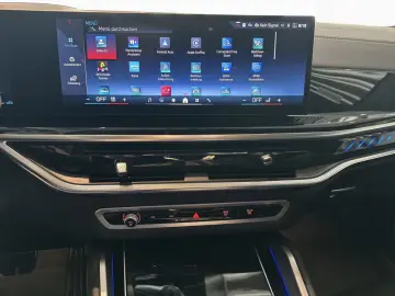 BMW X6 M60i M PRO DAPr Pano B W 22