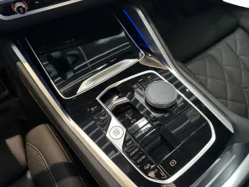 BMW X6 M60i M PRO DAPr Pano B W 22