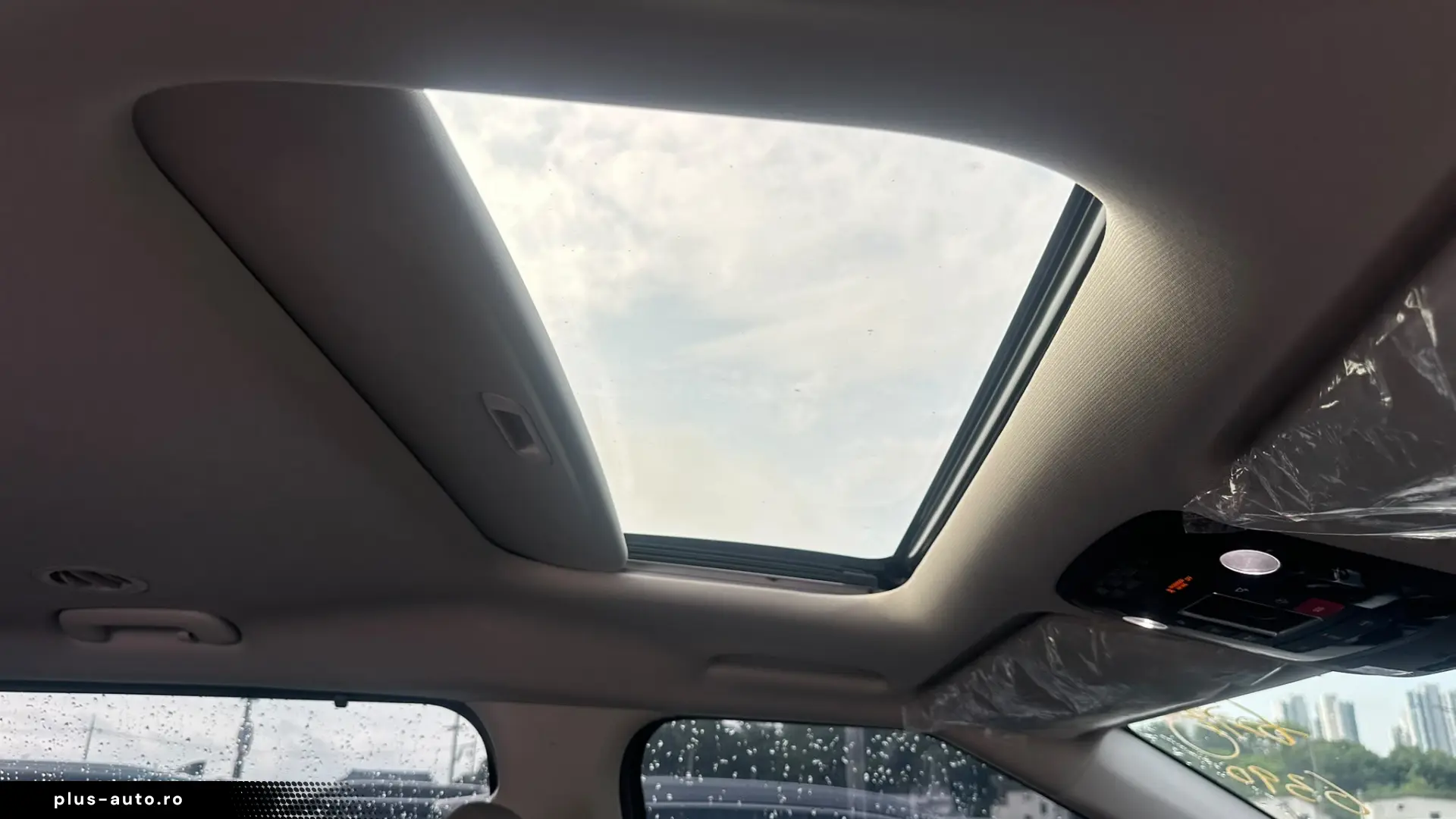 KIA Carnival Hybrid Noblesse Garantie 36 luni 360 Piele Tva