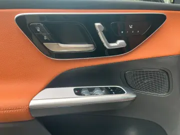 MERCEDES-BENZ GLC 300 d 4M AMG  AHK DISTRO MEMORY KE…