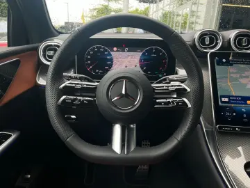 MERCEDES-BENZ GLC 300 d 4M AMG  AHK DISTRO MEMORY KE…