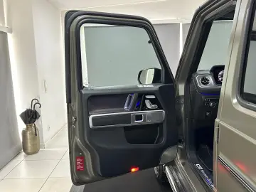 MERCEDES-BENZ G 400 d 9G AMG 20 OLIVE MAGNO NIGHT MA…