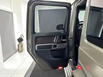 MERCEDES-BENZ G 400 d 9G AMG 20 OLIVE MAGNO NIGHT MA…