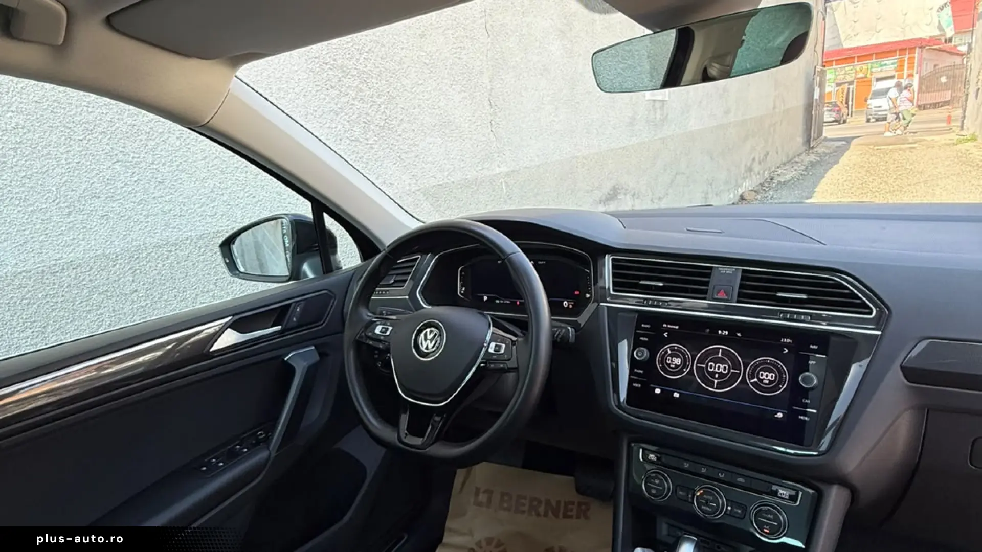VOLKSWAGEN TIGUAN 4 MOTION R LINE