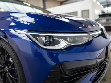 Volkswagen Golf R 2.0 TSI 4MOTION Performance