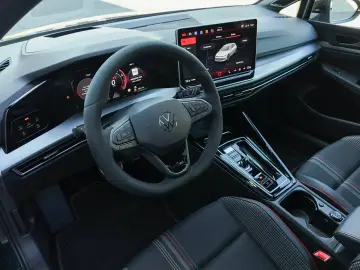 Volkswagen Golf R 2.0 TSI 4MOTION DSG Akrapovič