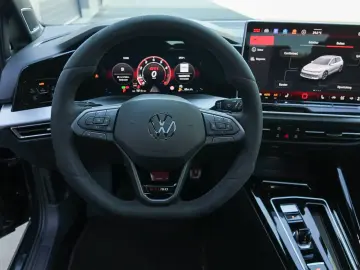 Volkswagen Golf R 2.0 TSI 4MOTION DSG Akrapovič