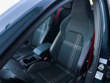 Volkswagen Golf R 2.0 TSI 4MOTION DSG Akrapovič