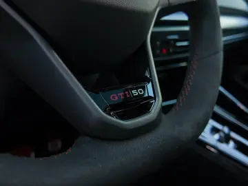 Volkswagen Golf R 2.0 TSI 4MOTION DSG Akrapovič