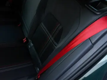 Volkswagen Golf R 2.0 TSI 4MOTION DSG Akrapovič