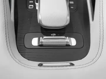 Mercedes-Benz GLE 450d 4MATIC AMG AIR DIST PANO BURM AHK