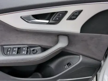 AUDI Q8 50 TDI quattro STH AHK PANO B&O