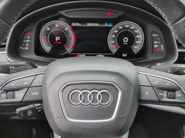 AUDI Q8 50 TDI quattro STH AHK PANO B&O